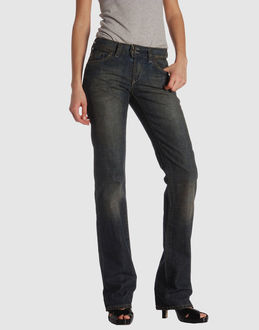 Denim cotton - Delave - Low waisted - Button, zip fly closure - Five pockets - Straight leg cut - Slashed detailing - Rear logo -