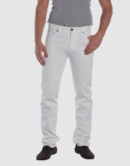 BURBERRY - JEANS  - Pantalons jeans - sur YOOX.COM