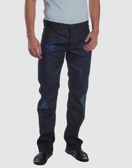 Confronta prezzi Valentino r.e.d. jeans pantaloni jeans su yoox.com