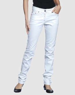 BURBERRY - JEANS  - Pantalons jeans - sur YOOX.COM