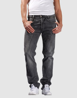 Confronta prezzi Diesel jeans pantaloni jeans su yoox.com