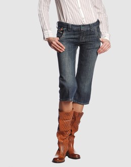 Confronta prezzi Diesel jeans pantaloni jeans su yoox.com