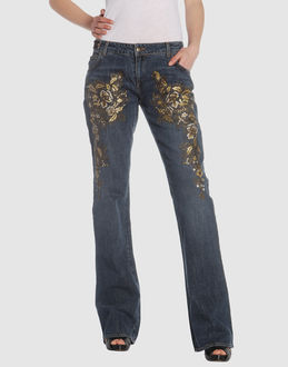 BURBERRY JEANS Pantaloni jeans su YOOX.COM