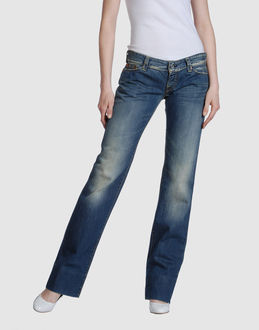 EVISU EU ED JEANS Pantaloni jeans su YOOX.COM