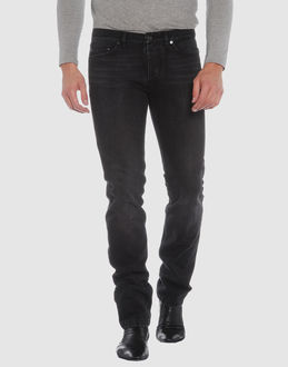 Confronta prezzi Burberry jeans pantaloni jeans su yoox.com