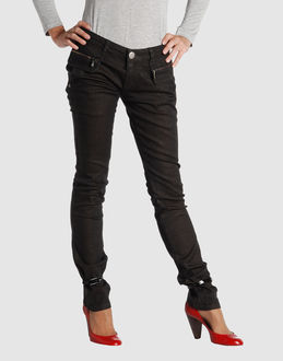 Confronta prezzi Pinko jeans pantaloni jeans su yoox.com