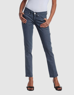 Confronta prezzi Levis jeans pantaloni jeans su yoox.com