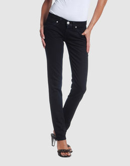Confronta prezzi Levis jeans pantaloni jeans su yoox.com