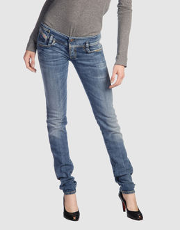 Confronta prezzi Diesel jeans pantaloni jeans su yoox.com