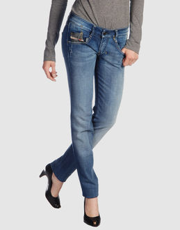 Confronta prezzi Diesel jeans pantaloni jeans su yoox.com