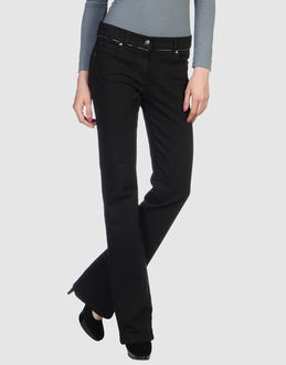 Confronta prezzi Burberry jeans pantaloni jeans su yoox.com