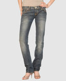 Comparez les prix Two women in the world - jeans - pantalons jeans sur yoox.com