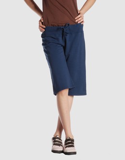 P & LOT - レディース - スウェット - ショートスウェットパンツ on YOOX.COM