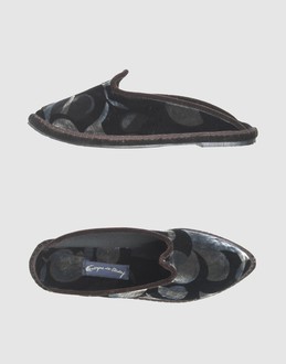 GIORGINA VON ETZDORF - CHAUSSURES - Pantoufles sur YOOX.COM