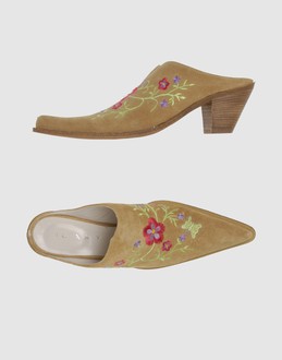 ILARY - CHAUSSURES - Sabots sur YOOX.COM