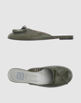 MOMA - CHAUSSURES - Sabots sur YOOX.COM