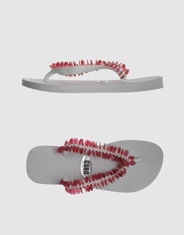 CUBO - CHAUSSURES - Tongs sur YOOX.COM