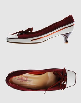 DOVE NUOTANO GLI SQUALI - CHAUSSURES - Escarpins sur YOOX.COM