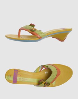 VICINI FASHION SPORT - CALZATURE - Sandali con tacco su YOOX.COM