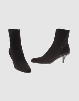 PRADA - ���f�B�[�X - �C - �V���[�g�u�[�c on YOOX.COM 