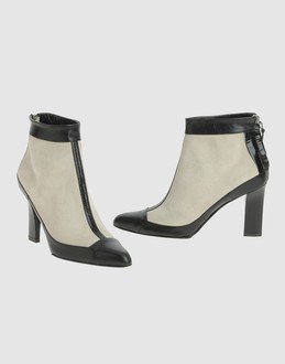 Narciso rodriguez Women - Footwear - Ankle boots Narciso rodriguez on YOOX :  mod bootie contrasting streamline