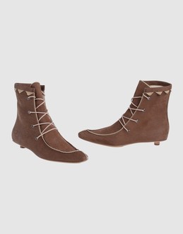 DOVE NUOTANO GLI SQUALI - CALZATURE - Stivaletti - su YOOX.COM