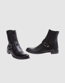 APEPAZZA CALZATURE Stivaletti su YOOX.COM