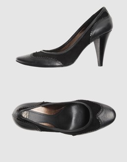 Distressed leather - Leather sole - Contrasting applications details -