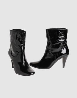 Patent leather - Leather sole - Padding details -