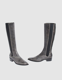 Elasticised gores - Leather sole - Embroidery - Aged-looking leather -