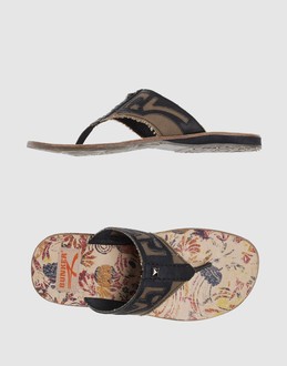 BUNKER - CHAUSSURES - Tongs - sur YOOX.COM