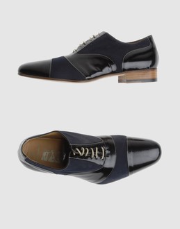 VIVIENNE WESTWOOD MAN - メンズ - 靴 - レースアップ(ひも付き) on YOOX.COM