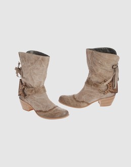 Perforated leather - Leather sole - Self-tie - Stitch detailing - Belt detailing -