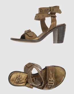 Buckling ankle belt closure - Leather/rubber sole - Belt detailing - Contrasting applications details -