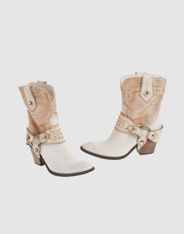 JANET JANET FOOTWEAR Ankle boots on YOOXCOM