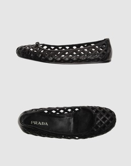 Lambskin - Leather sole - Bow detailing -