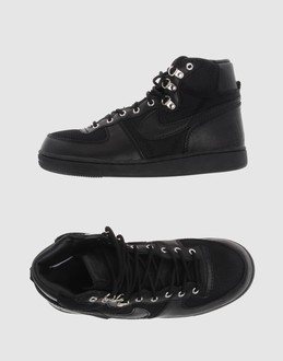 NIKE - CHAUSSURES - Sneakers - sur YOOX.COM