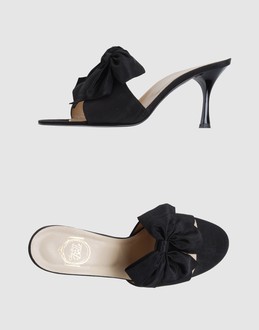 LES CHAUSSONS DE LA BELLE - レディース - 靴 - ヒール付きサンダル on YOOX.COM