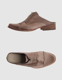 100 FOOTWEAR Mules on YOOXCOM