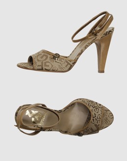GF FERRE CALZATURE Sandali con tacco su YOOX.COM