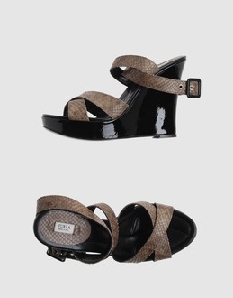 FURLA CALZATURE Zeppe su YOOX.COM