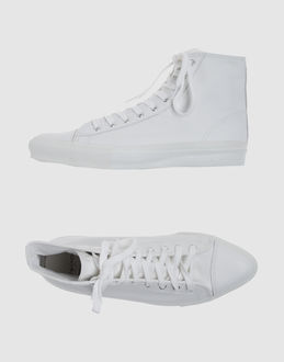 Laced closure - Rubber sole -