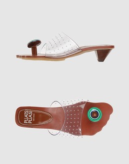 PLEATS PLEASE MIYAKE CALZATURE Sandali con tacco su YOOX.COM