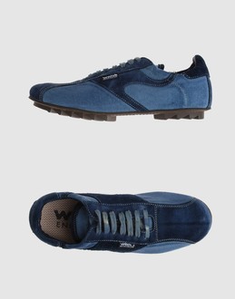 Canvas - Delave - Laced closure - Rubber sole - Stitch detailing - Logo details - Detailed print -