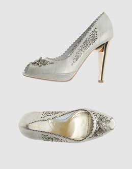 Perforated leather - Leather sole - Cut-out detailing -