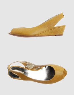 Buckling ankle belt closure - Rubber sole - Belt detailing - Stitch detailing -