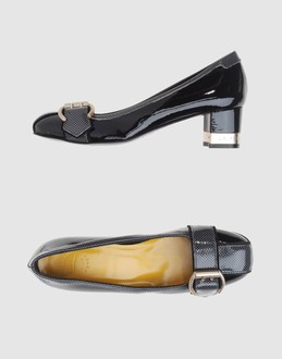 La femme publique chaussures escarpins