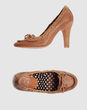 100% - Moccassins