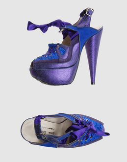 GAVIN DOUGLAS - CALZATURE - Sandali con tacco - su YOOX.COM