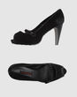100% - Closed-toe slip-ons 